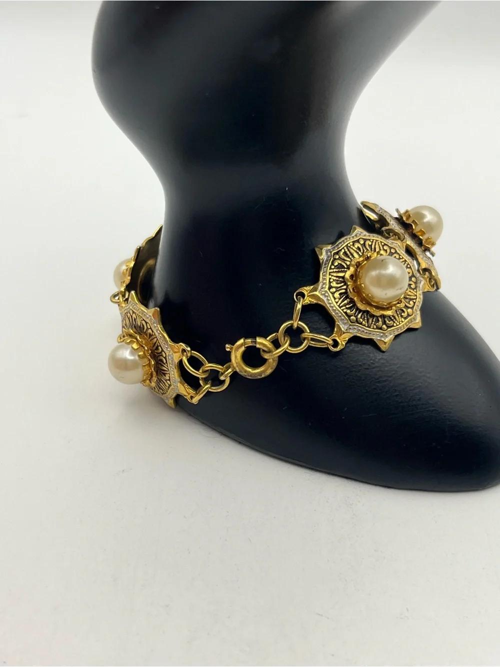 Damascene black enamel gold tone design faux pearl flower star bracelet vintage